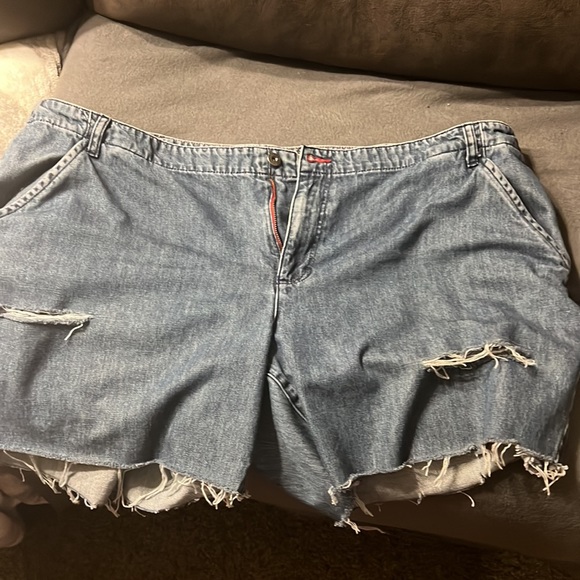 Tommy Jean Shorts - Picture 3 of 3